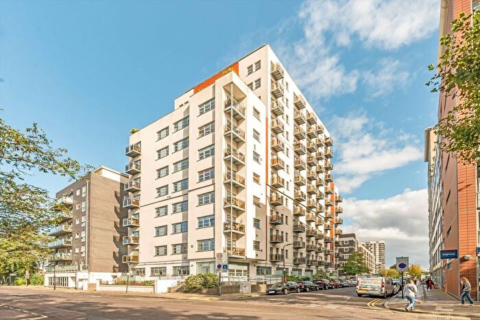 2 Bedroom Flat For Sale In Southgate Road, Islington, N1