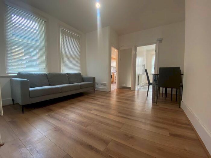 3 Bedroom Flat To Rent In High Road Leyton, London E10