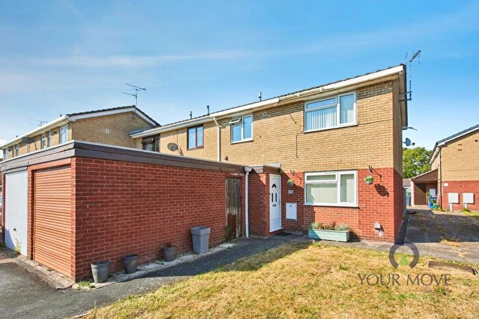 3 Bedroom End Of Terrace House For Sale In St Chads Close, Burton Upon Trent, Staffordshire, DE13