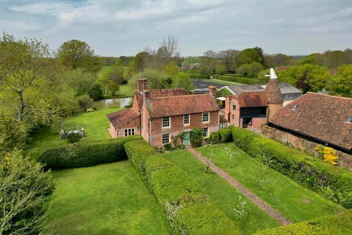 5 Bedroom Detached House For Sale In Ramsden Farm, Bethersden, Kent, TN26