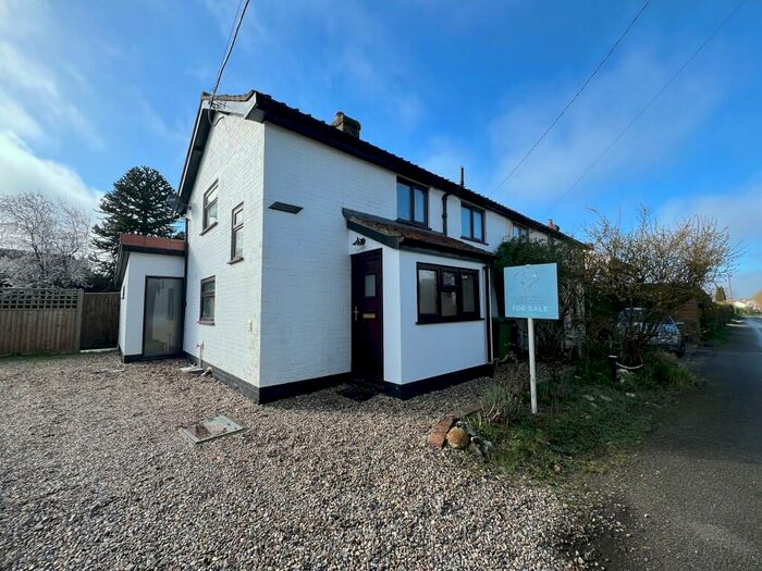 3 Bedroom Semi-Detached House For Sale In Fen Street, NR17