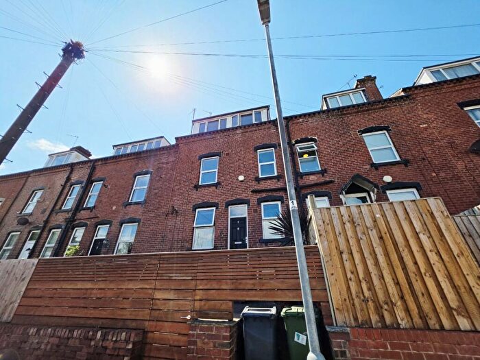 3 Bedroom Terraced House For Sale In Highbury Street, Meanwood, Leeds, LS6