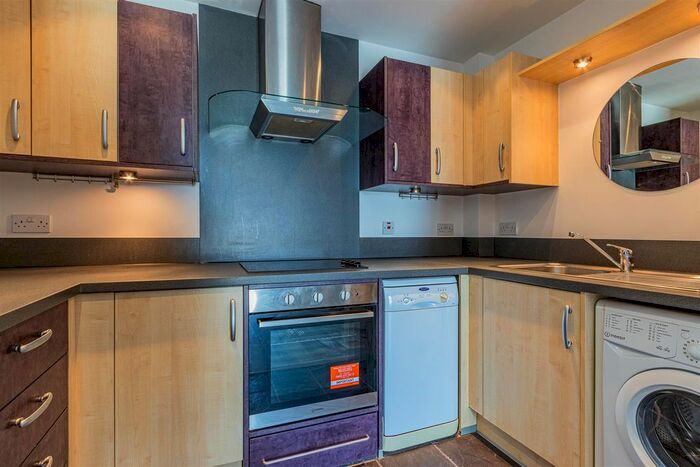 2 Bedroom Flat To Rent In Churchill Way, Cardiff, CF10