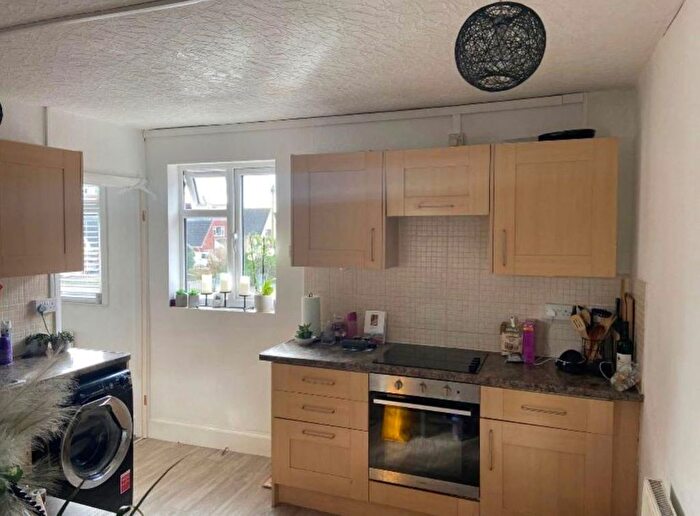 3 Bedroom Flat To Rent In Station Avenue, Tile Hill, Coventry, CV4