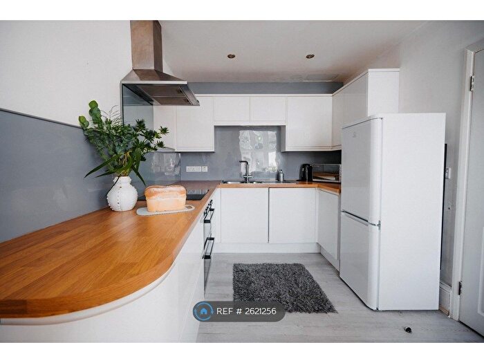 3 Bedroom Flat To Rent In Bank Street, Newquay, TR7