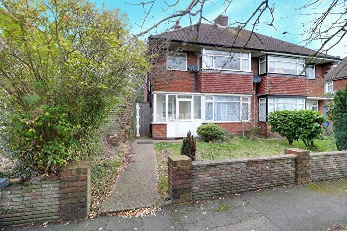 3 Bedroom Semi-Detached House To Rent In Crawley Green Road, Luton, LU2