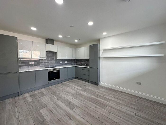 5 Bedroom Flat To Rent In High Street, High Barnet, Barnet, EN5