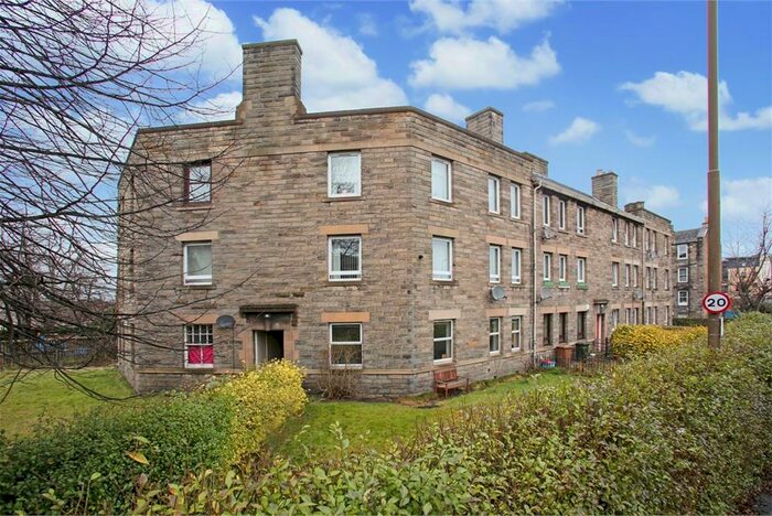 2 Bedroom Flat To Rent In Broughton Road, Edinburgh, EH7