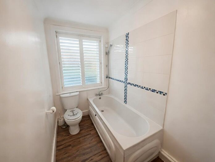 2 Bedroom Apartment To Rent In Seabourne Road, Bournemouth, BH5