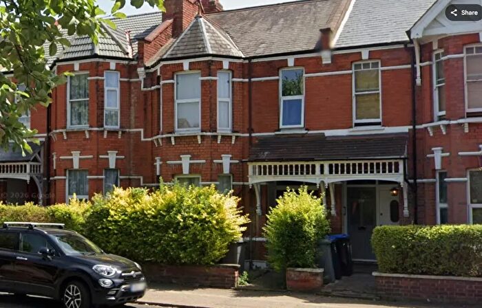 3 Bedroom Flat To Rent In London, NW2