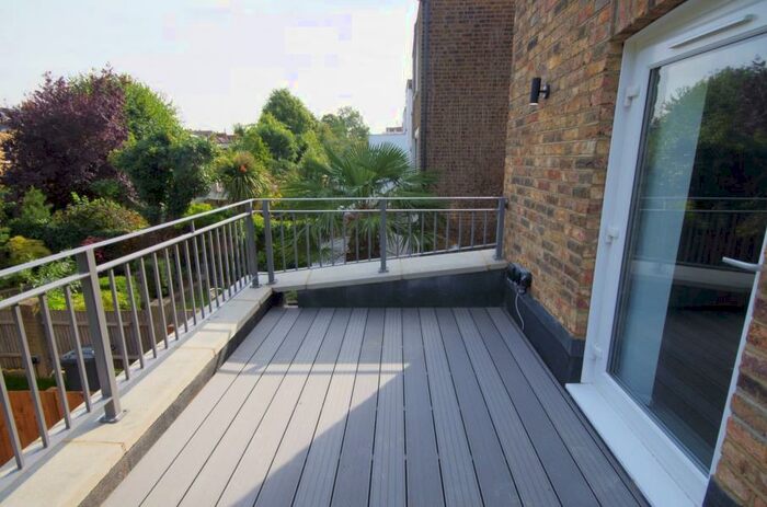 Flat To Rent In Fortis Green, East Finchley, N2