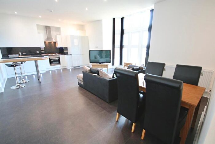 2 Bedroom Flat To Rent In South Parade Southsea, PO4