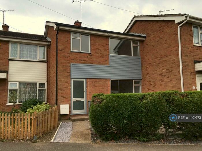 3 Bedroom Terraced House To Rent In Link Road, Canvey Island, SS8