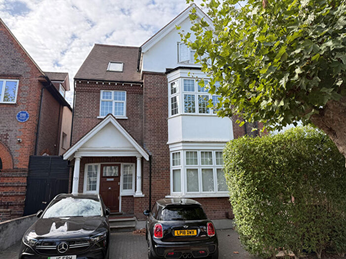 3 Bedroom Flat To Rent In Flat, Woodstock Road, London, NW11