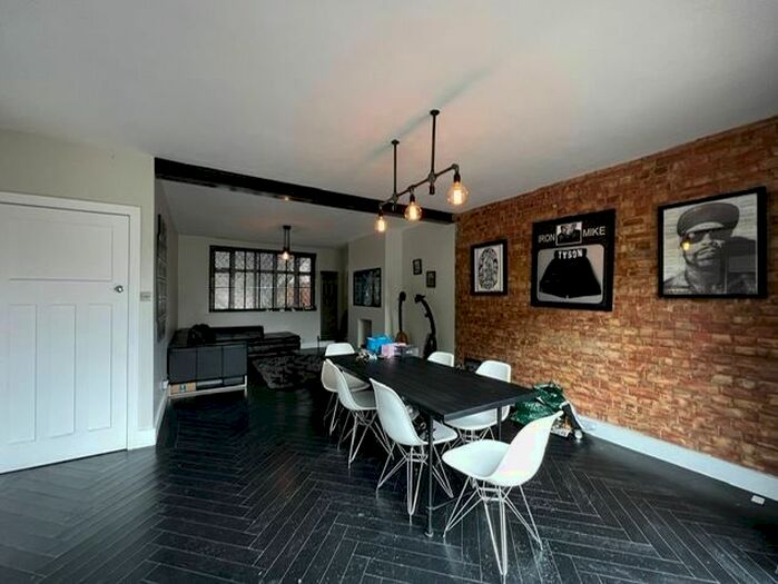 4 Bedroom Semi-Detached House To Rent In Kings Avenue, Clapham, SW12