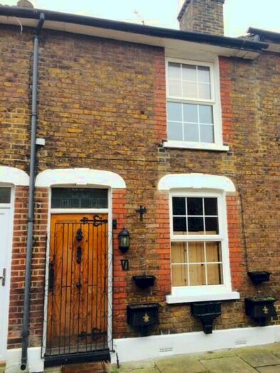 2 Bedroom Cottage To Rent In Eastgate Terrace, Rochester, Kent, ME1