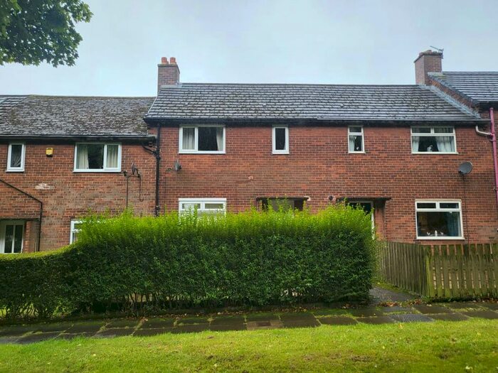 Houses for sale & to rent in HX2 9JF, Illingworth Avenue, Illingworth