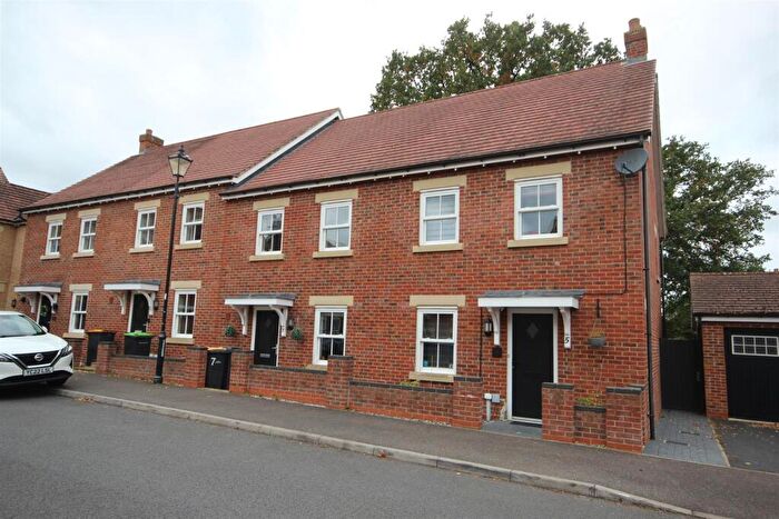 3 Bedroom End Of Terrace House For Sale In Burr Close, Kempston, Bedford, MK42