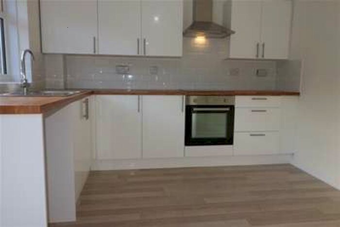 3 Bedroom House To Rent In Seaview Drive, Great Wakering, SS3