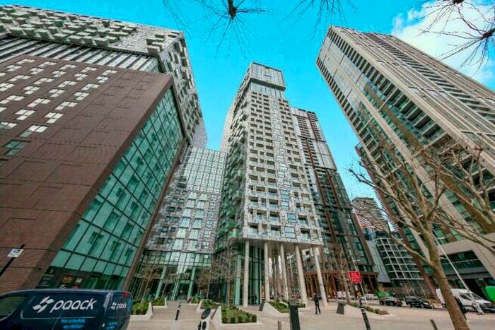 Studio To Rent In Lincoln Plaza, London, E14