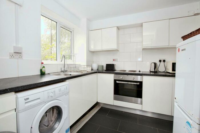 2 Bedroom Flat To Rent In Witham Court, Leyton, E10