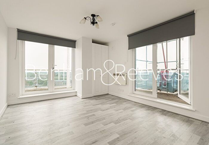 2 Bedroom Flat To Rent In Lyon Road, Harrow, HA1