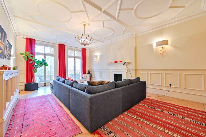 3 Bedroom Flat To Rent In Evelyn Mansions, Victoria, London, SW1P