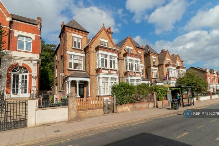 2 Bedroom Flat To Rent In Norwood Road, London, SE24