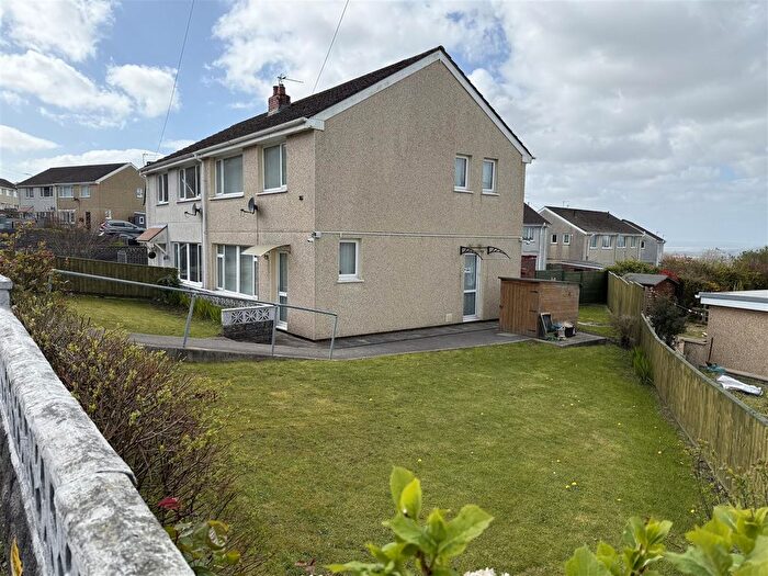 3 Bedroom Semi Detached House For Sale In Trilwm, Trimsaran, Kidwelly, SA17