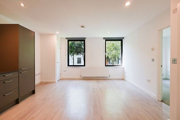 1 Bedroom Flat To Rent In Pembroke House, Southernhay Gardens, EX1