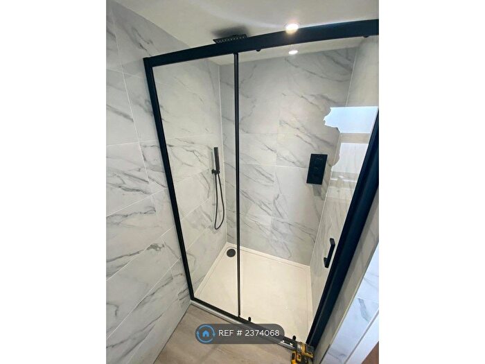 4 Bedroom Flat To Rent In Linden Grove, London, SE26