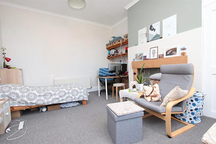 Flat To Rent In Upper Oldfield Park, Bath, BA2