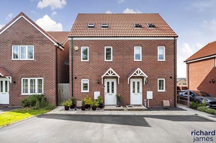 3 Bedroom Semi-Detached House To Rent In Cavendish Close, Calne, Wiltshire, SN11