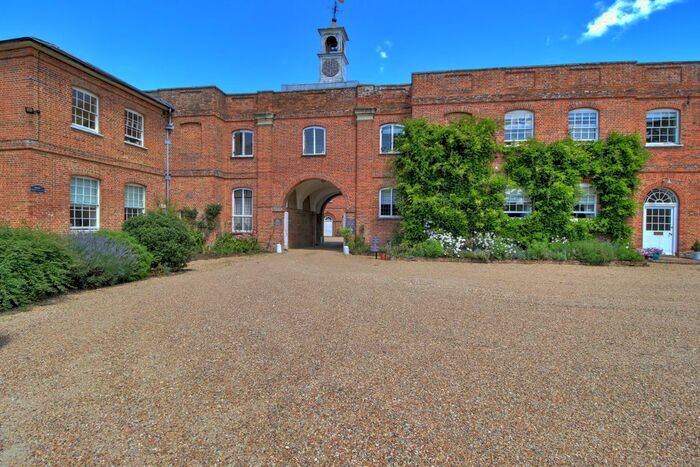 2 Bedroom Flat For Sale In Swallowfield Park, Swallowfield, Reading, RG7