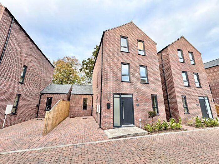 4 Bedroom Detached House For Sale In The Glade, Grimsby, DN34