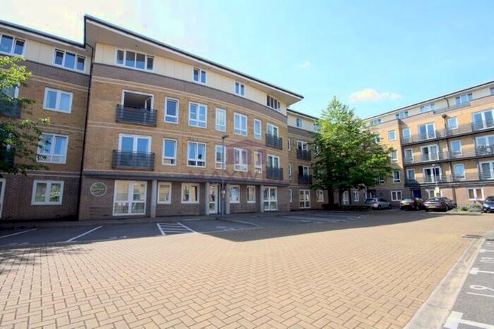 2 Bedroom Flat To Rent In Crowngate House, Hereford Road, London, E3