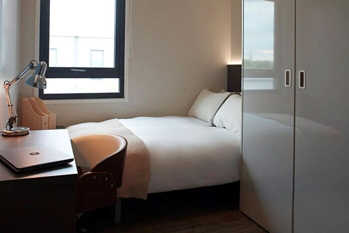 Studio To Rent In Holloway Road, London, N7