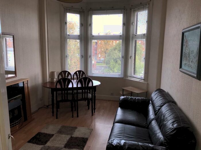 1 Bedroom Flat To Rent In Kingarth Street, /, G42