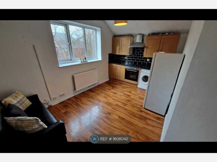2 Bedroom Flat To Rent In Polygon Road, Manchester, M8
