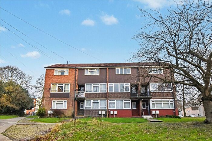 2 Bedroom Flat For Sale In Leafield Drive, Leeds, West Yorkshire, LS17