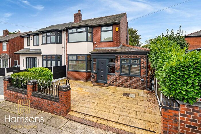 4 Bedroom Semi Detached House For Sale In Lynwood Avenue, Bolton, Lancashire, BL3