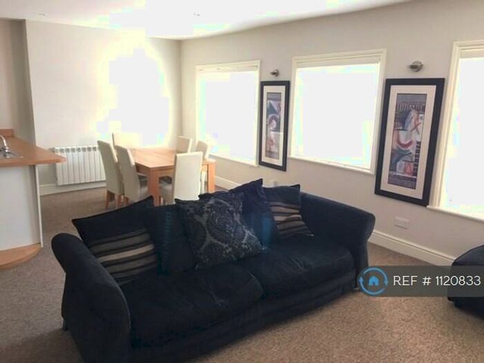 2 Bedroom Flat To Rent In Fore Street, Cullompton, EX15