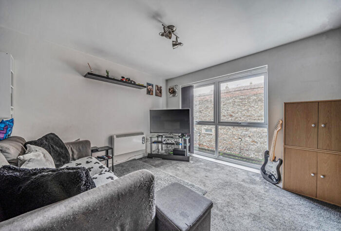 1 Bedroom Apartment For Sale In Hanham Road, Bristol, Gloucestershire, BS15