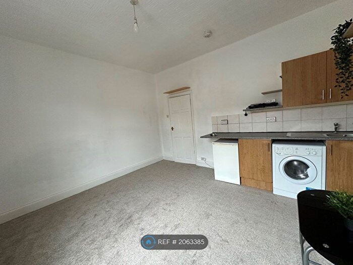 Studio To Rent In Wakefield, Wakefield, WF2