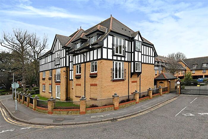 2 Bedroom Flat For Sale In Barnstaple Road, Thorpe Bay, Essex, SS1