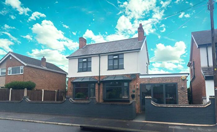 4 Bedroom Detached House To Rent In Holdale Road, Nottingham, NG3