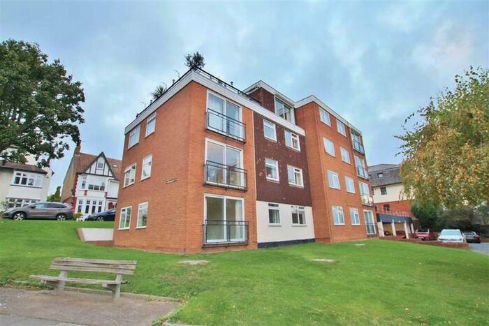 2 Bedroom Flat To Rent In Victor Drive, Leigh-on-sea, Essex, SS9