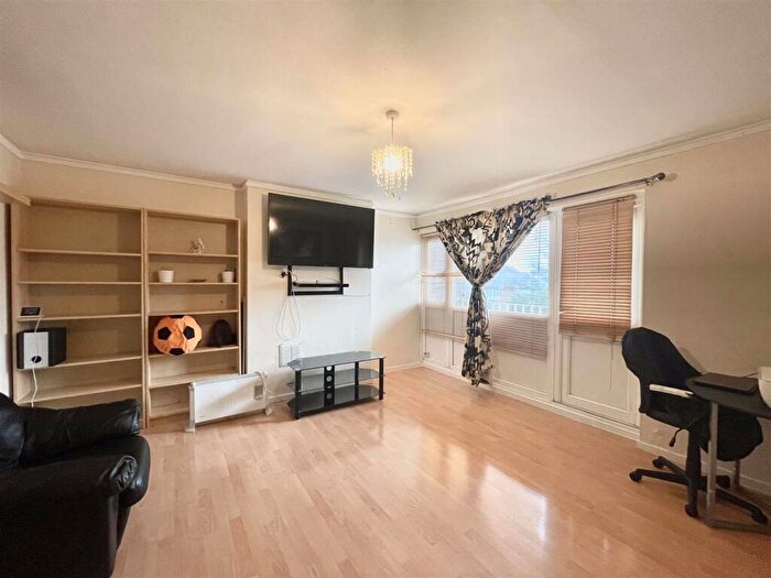 3 Bedroom Flat For Sale In Three Bedroom Split Level Flat For Sale, Leyton, E10