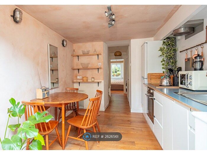 1 Bedroom Flat To Rent In Daneville Road, London, SE5
