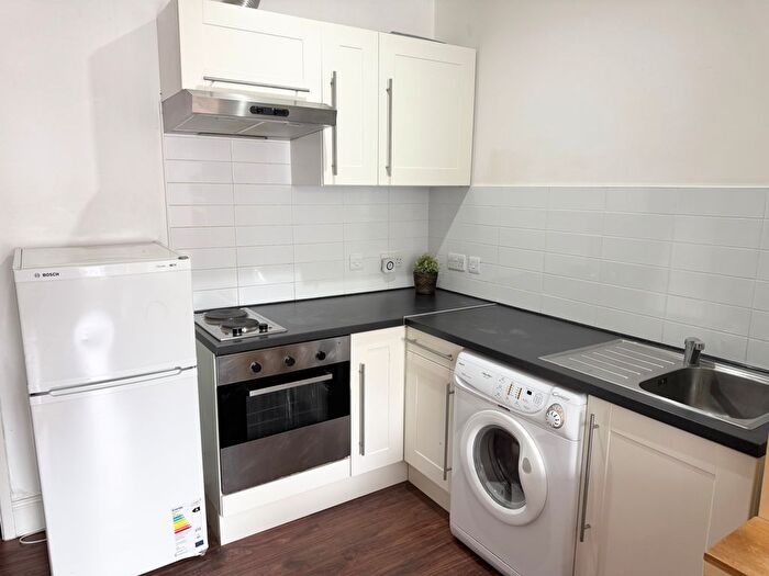 1 Bedroom Studio To Rent In Flat, Kelso Road, LS2